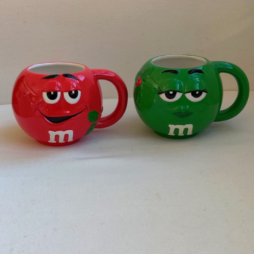 M&M's Red and Green Holiday Character Mug Set New Condition